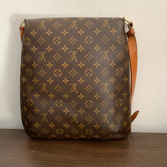 Designer purse - Picture 2 of 8